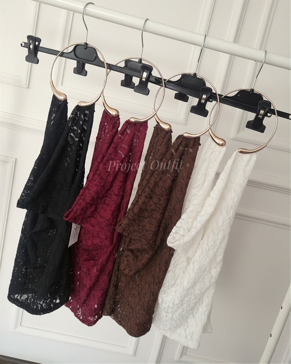 Elegancki top koronkowy burgundowy Italy - biżuteryjne wykończenie